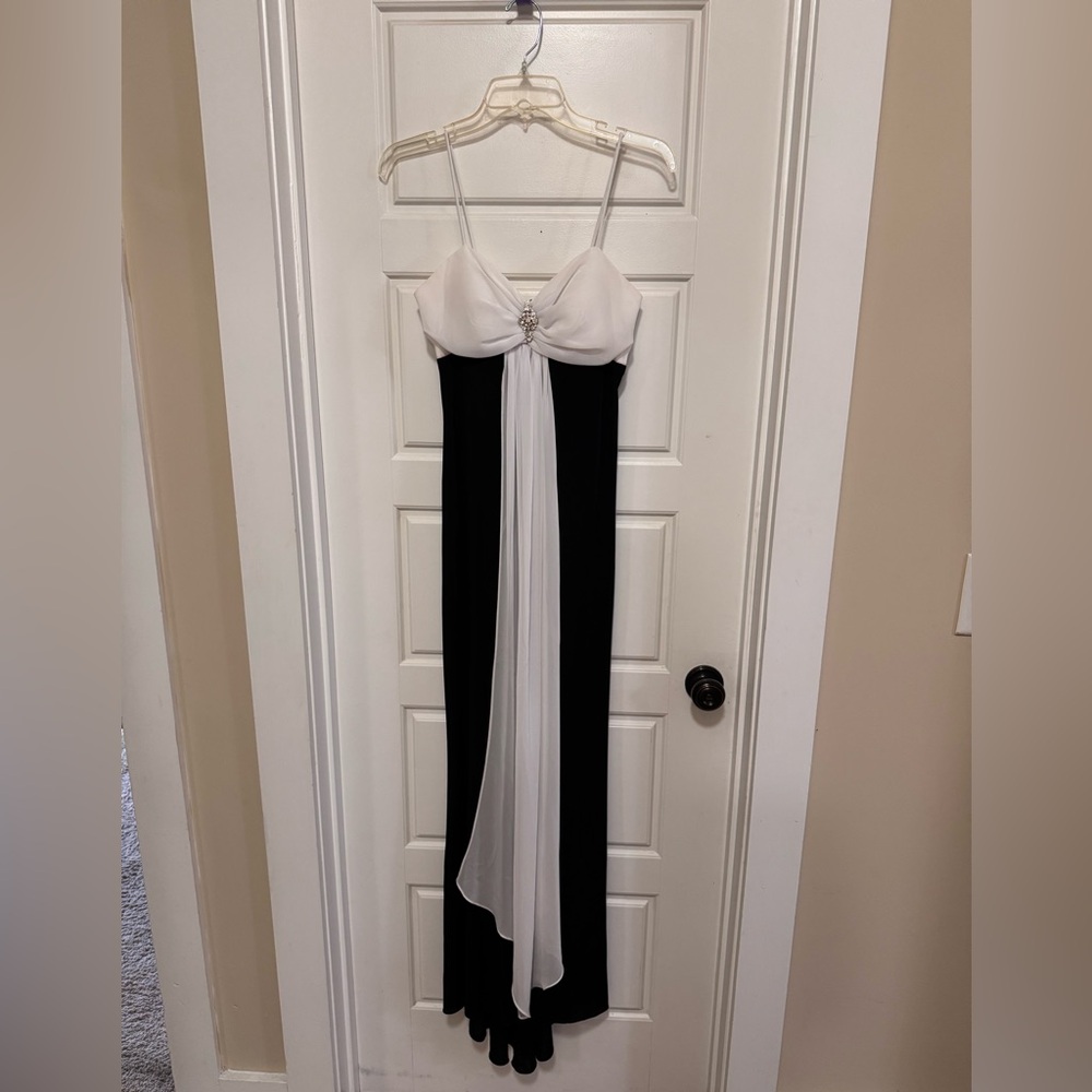Chic Black and White Maxi Dress